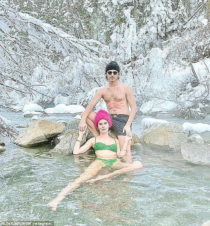 Rumer Willis  a făcut baie  în apa rece  cu prietenul