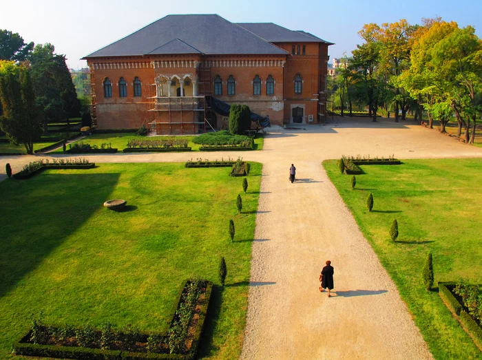 Palatul Mogoșoaia și grădina lui plină de liniște. FOTO: Shutterstock