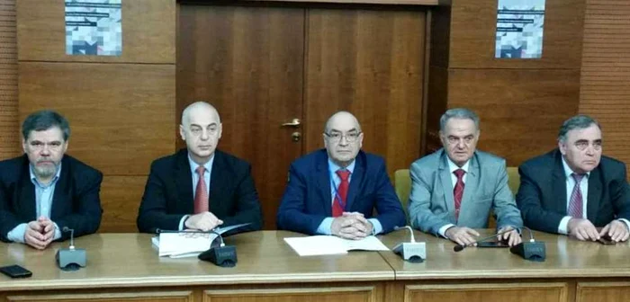 Prefectul judeţului Călăraşi,, George Iacob, al doilea din stânga, a participat la deschiderea conferinţei