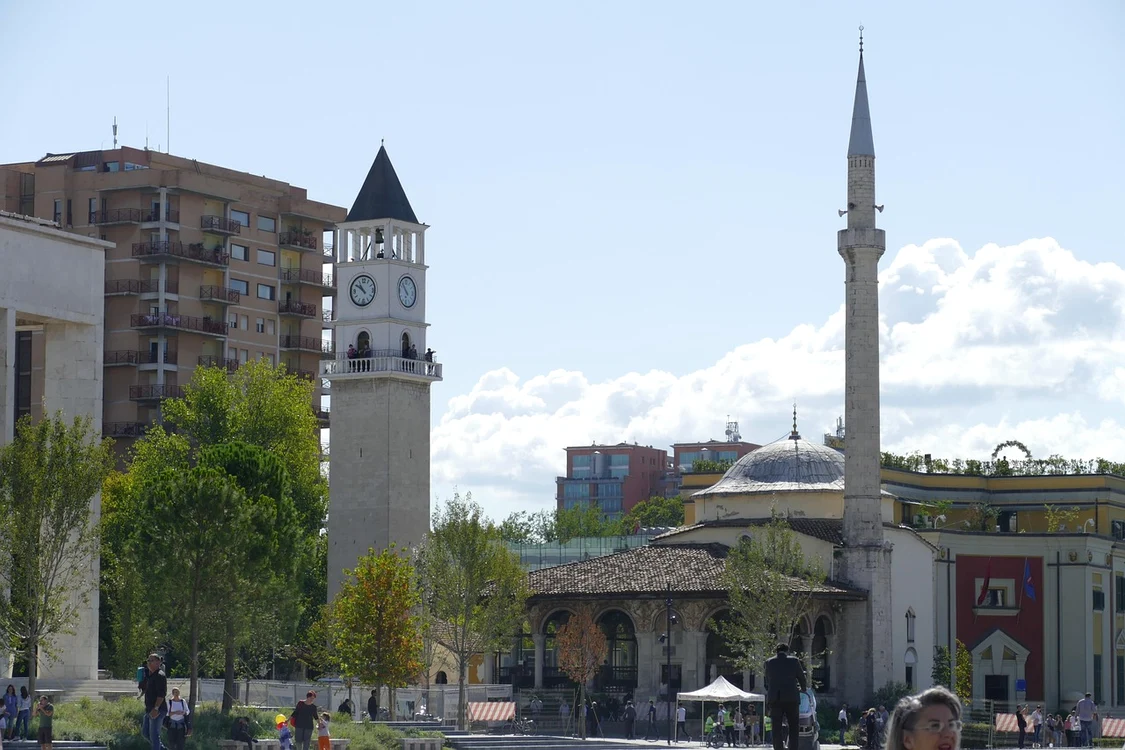 Imagine actuală din capitala Tirana / foto: Pixabay