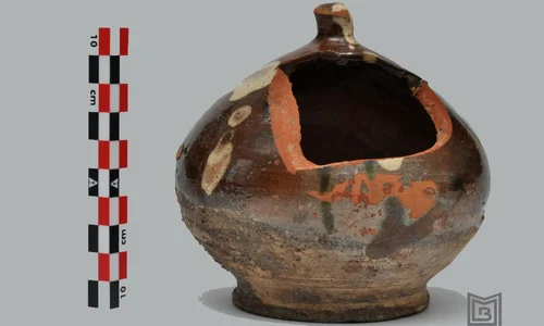 Pușculiță din lut din secolul al XIX lea, descoperită de arheologi la Biserica Manea Brutaru din București  jpeg