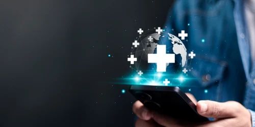 viata in graba, telefon foto shutterstock 2431952981 jpg