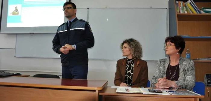 Mircea Rusu a îmbrăcat blugi şi lenjerie create de Cătălin Botezatu. Foto: Tecuceanul.ro