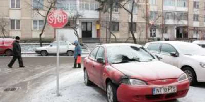 Maşina a fost incendiată cel mai probabil cu benzină turnată pe capotă