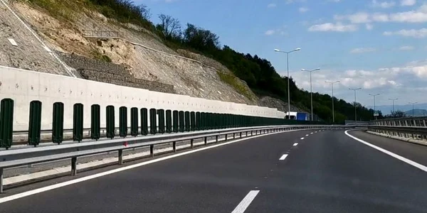 dealul liliecilro de pe autostrada lugoj deva foto daniel guta adevarul