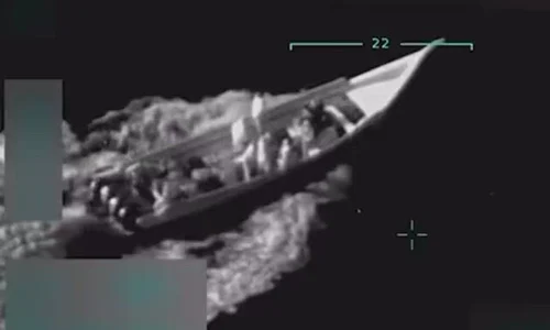 atac al armatei sua asupra unei nave suspectate ca transporta droguri X mp4 thumbnail png