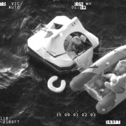 marinari salvati atac balena 01 New Zealand Defence Force jpg