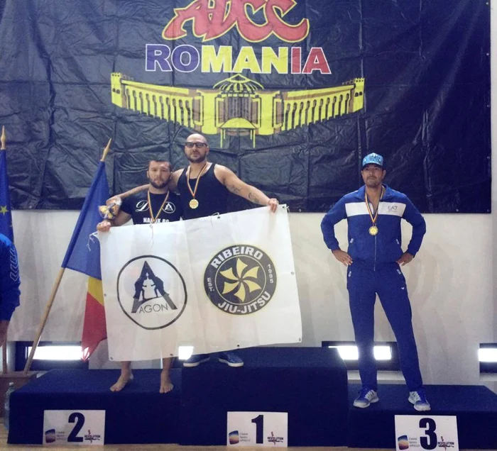 
    Cristi a luat locul întâi, iar Andreea l-a susţinut din tribuneFoto: Facebook  