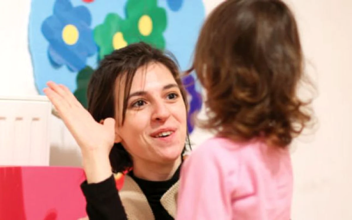Luciana, la grădiniţa specială a Asociaţiei „Învingem Autismul“