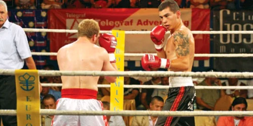 Cosmin Pârvu (dreapta), triplu campion naţional la box