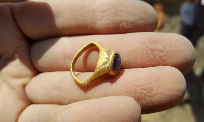 Inel de aur vechi de 1 300 de ani, descoperit în Israel | FOTO jpeg