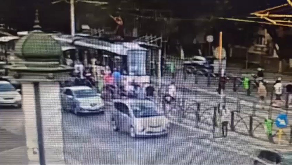 Supectul în cazul jandarmului înjunghiat în Sectorul 6 a fost arestat. Imaginile incidentului violent