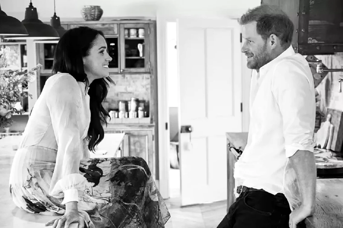 Prinţul Harry şi Meghan Markle la Frogmore Cottage, în Anglia, la ultima întâlnire cu Regina Elisabeta în 2022. FOTO: Netflix