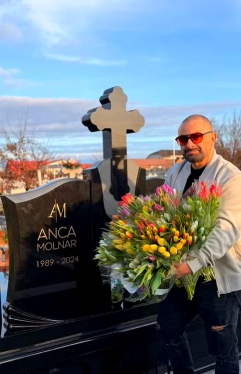 Claudiu Molnar la mormântul soției - Foto: social media