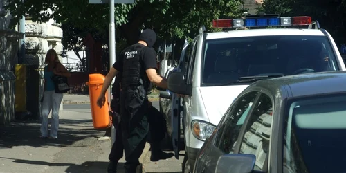 Şase din cele 16 persoane implicate au fost reţinute