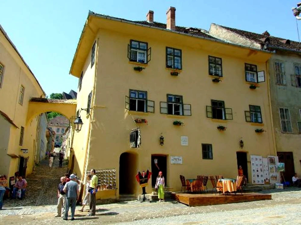 Într-unul din cele mai frumoase locuri din Judeţul Mureş se putea face comerţ, acum câteva secole. 