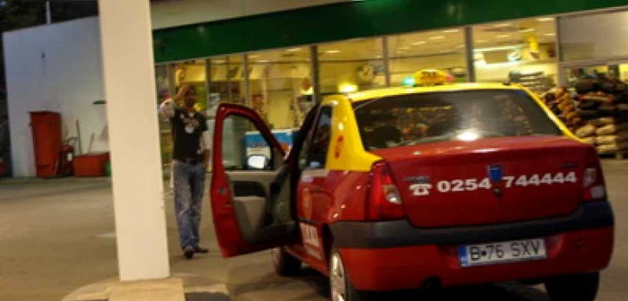 Hunedoara: Angajaţii din benzinării se apără de hoţi cu pistoale şi electroşocuri