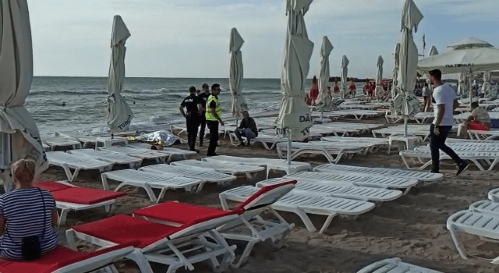 Bărbat găsit înecat în zona plajei Modern din Constanța. La Costinești, un tânăr a fost salvat