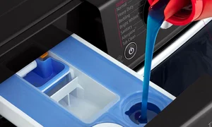 Detergent turnat in masina de spalat LG