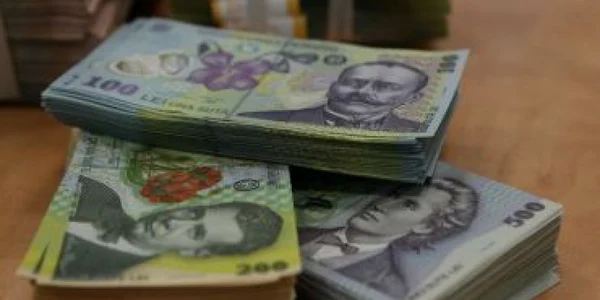 Neajustarea salariilor bugetare ar putea deprecia leul