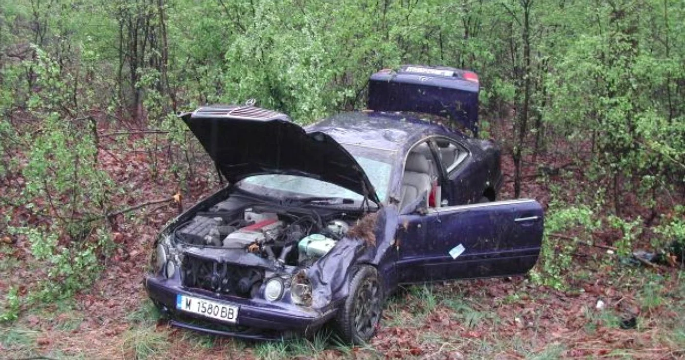 Şoferul a pierdut controlul volanului şi s-a răsturnat 