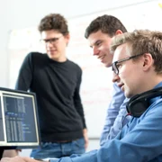 Echipa IT colegi afacere computer business FOTO Shutterstock