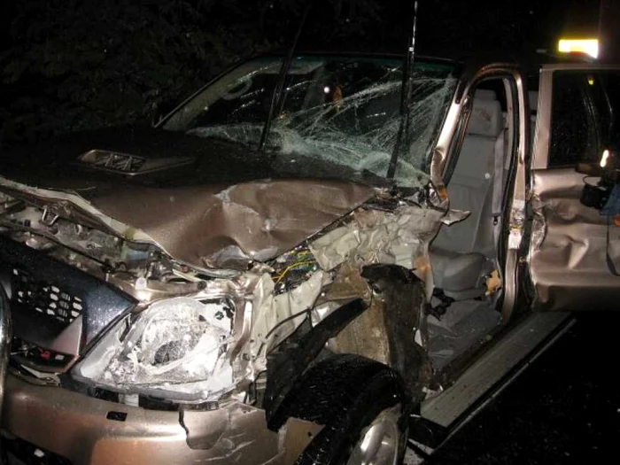 Jeep facut praf intr-un accident, la Talmaciu