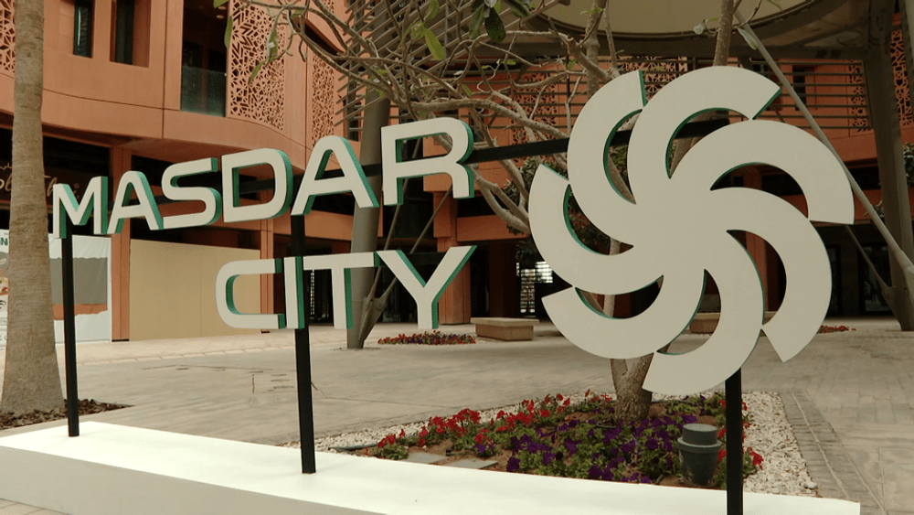 Iohannis în Emiratele Arabe Unite: vizită la Masdar City, un oraș axat pe asigurarea unui grad ridicat de sustenabilitate | FOTO VIDEO