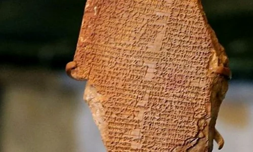 O tăbliţă cu fragmente din „Epopeea lui Gilgameş”, unul dintre cele mai vechi manuscrise din istorie, restituită Irakului jpeg