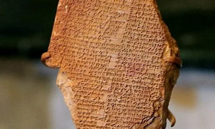 O tăbliţă cu fragmente din „Epopeea lui Gilgameş”, unul dintre cele mai vechi manuscrise din istorie, restituită Irakului jpeg