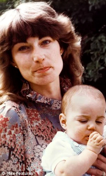 
    Kate Middleton la câteva luni  