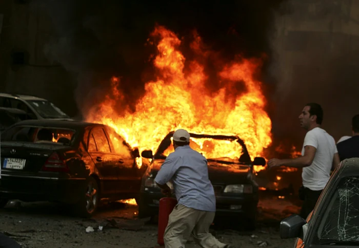 O masina-capcana a explodat in sudul Beirutului, intr-o zona majoritar siita FOTO Reuters