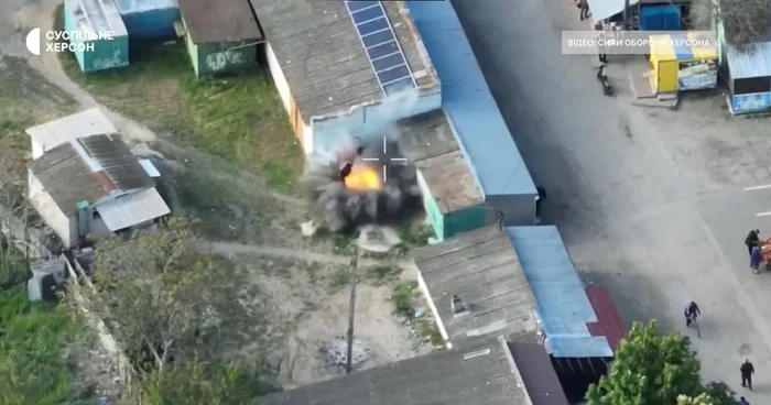 Atac „masiv” cu drone în oraşul ucrainean Oleşki, ocupat de forțele ruse. FOTO: Captură video