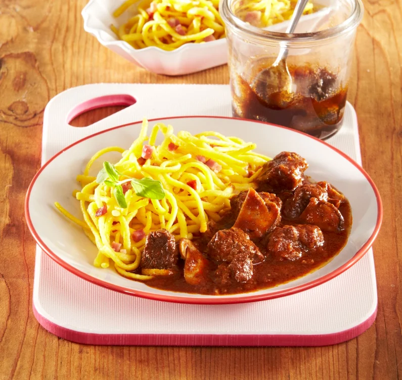 Boar goulash with damsoncheese jpeg