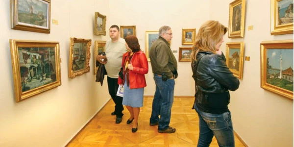 Iubitori de pictură, la Muzeul de Artă din Craiova   