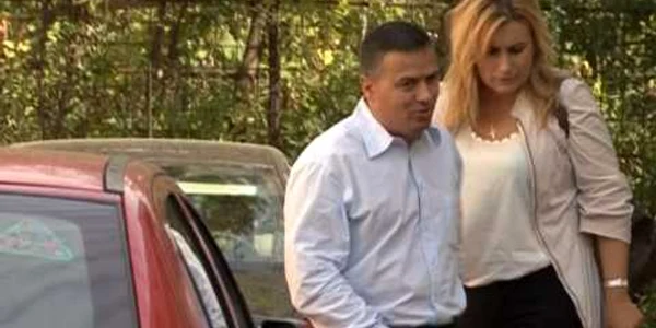 Deputatul Petru Movilă, la ieşirea de la DNA, alături de avocata Sandra Grădinaru