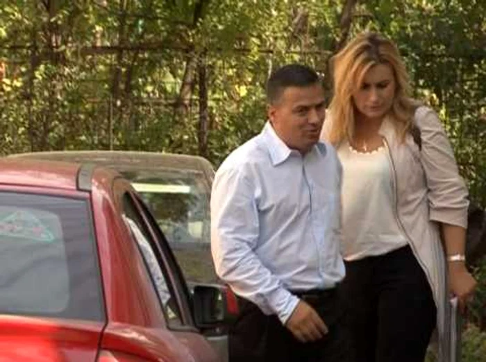 Deputatul Petru Movilă, la ieşirea de la DNA, alături de avocata Sandra Grădinaru