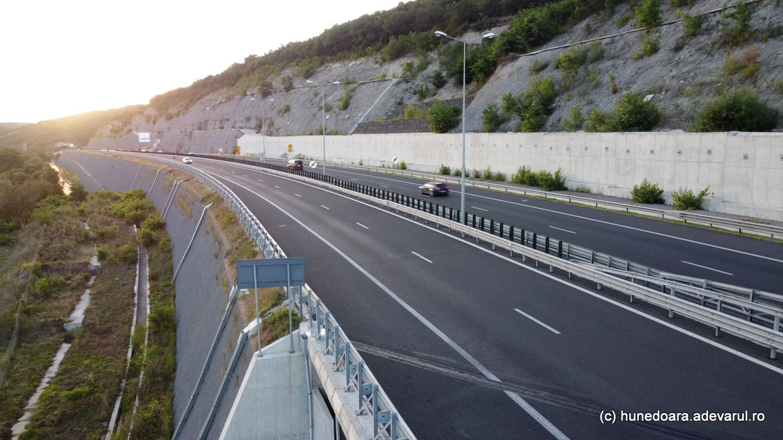 Autostrada Lugoj   Deva, dealul liliecilor din nou în șantier  Foto Daniel Guță ADEVĂRUL (2) JPG