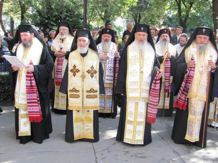 Înmormântarea mitropolitului Nicolae Corneanu FOTO Ştefan Both