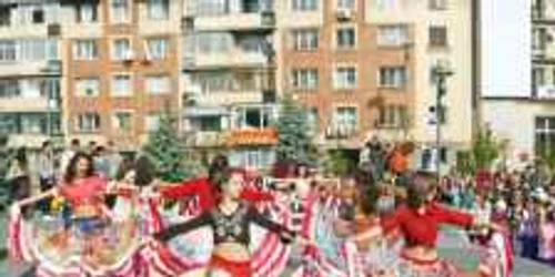  De Zilele Craiovei, copiii de la Palatul Copiilor au oferit o demonstraţie de dans ţigănesc