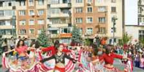  De Zilele Craiovei, copiii de la Palatul Copiilor au oferit o demonstraţie de dans ţigănesc