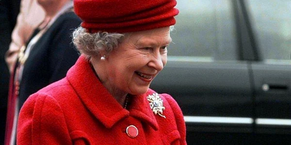 Regina Elisabeta cu palarie Marie O Regan   profimedia 0720722004 jpg