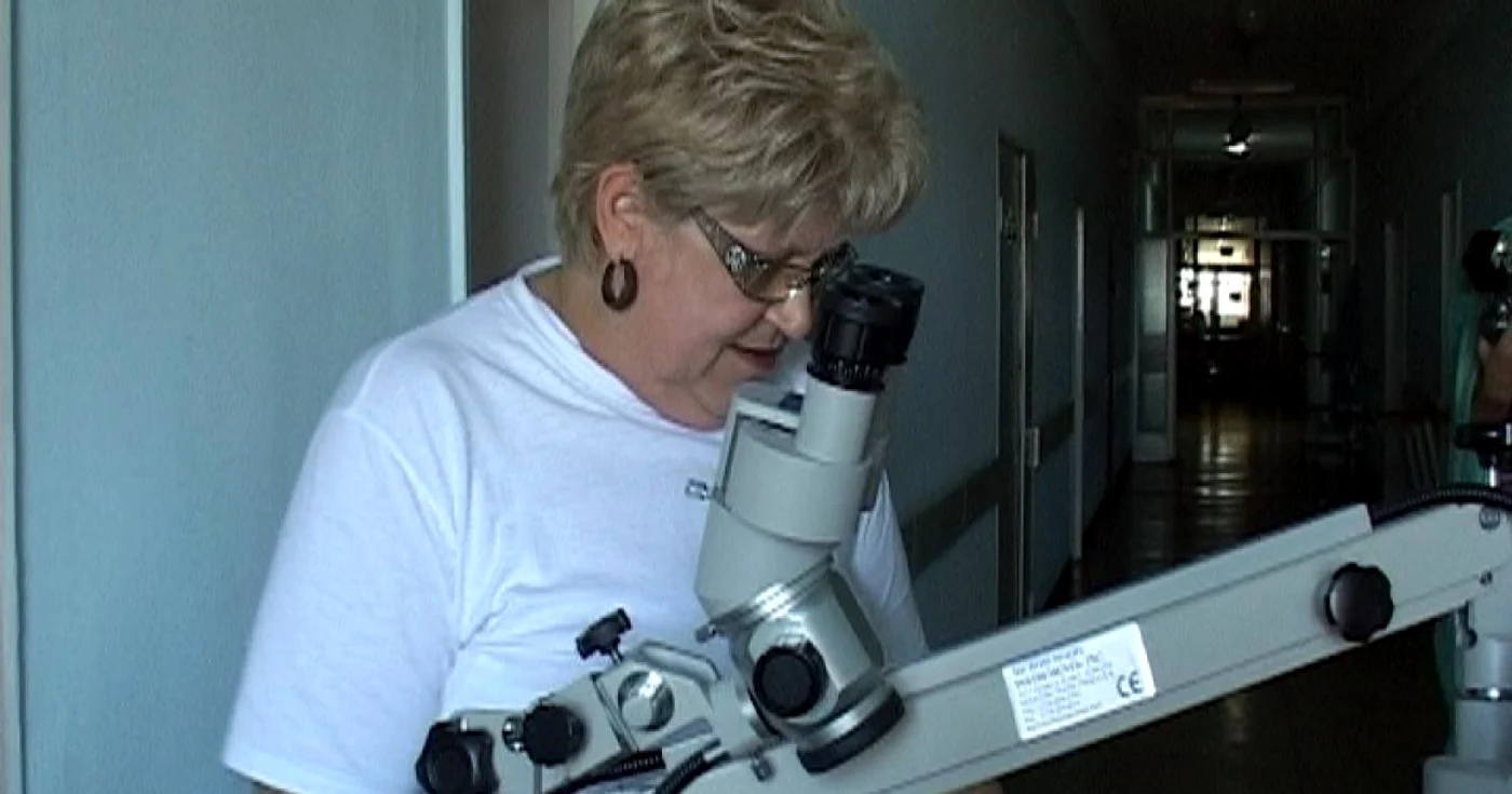 Microscopul operator a fost cupărat cu 17.000 de euro, dar  fără piciorul de susţinere 