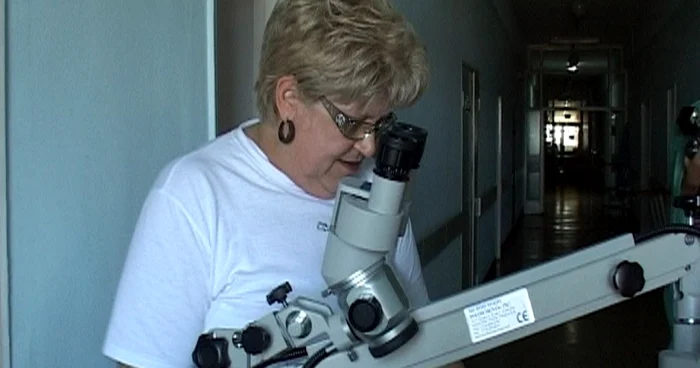 Microscopul operator a fost cupărat cu 17.000 de euro, dar  fără piciorul de susţinere 