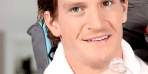 Beţi lichidele la temperatura camerei   şi în porţii mici