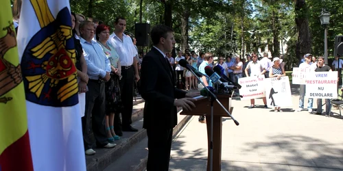 Protest în timpul prezentării raportului