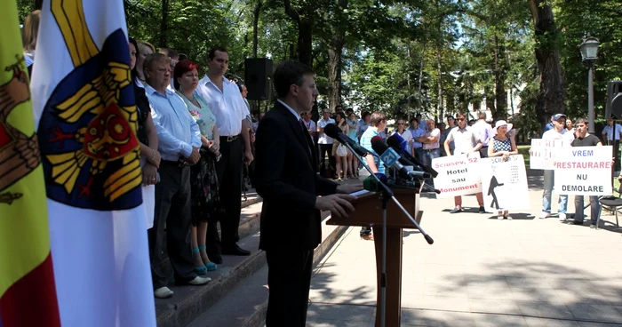 Protest în timpul prezentării raportului