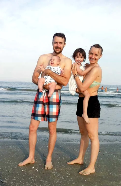 Oana, în vacanță, alături  de soțul ei, Florin, și cei doi copii, Isabel şi Maxim
