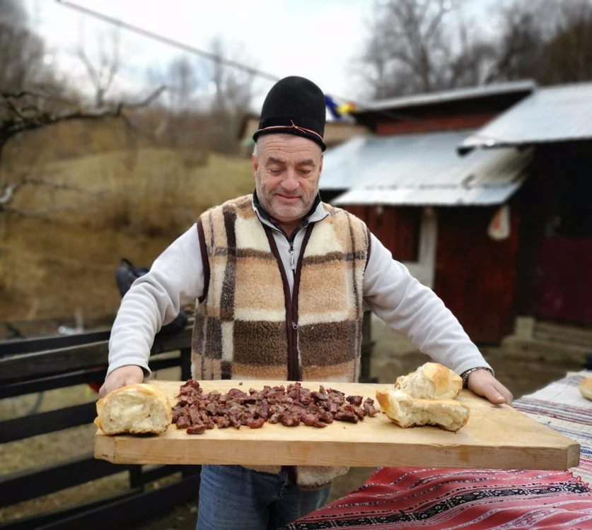 Tot mai mulţi români caută să petreacă vacanţa de Paşte la pensiuni cu specific tradiţional FOTO Facebook/Stâna din deal