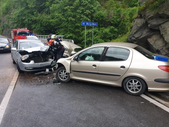 Patru persoane, dintre care trei copii au fost răniţi